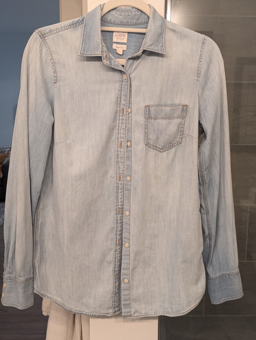 J.Crew Light Wash Denim Button-Up Shirt XS VG Condition